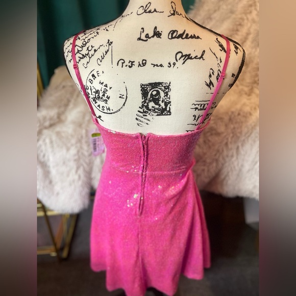 NWT! Sz 5 Bright Pink Sequin Prom/Homecoming Dress - Picture 12 of 12